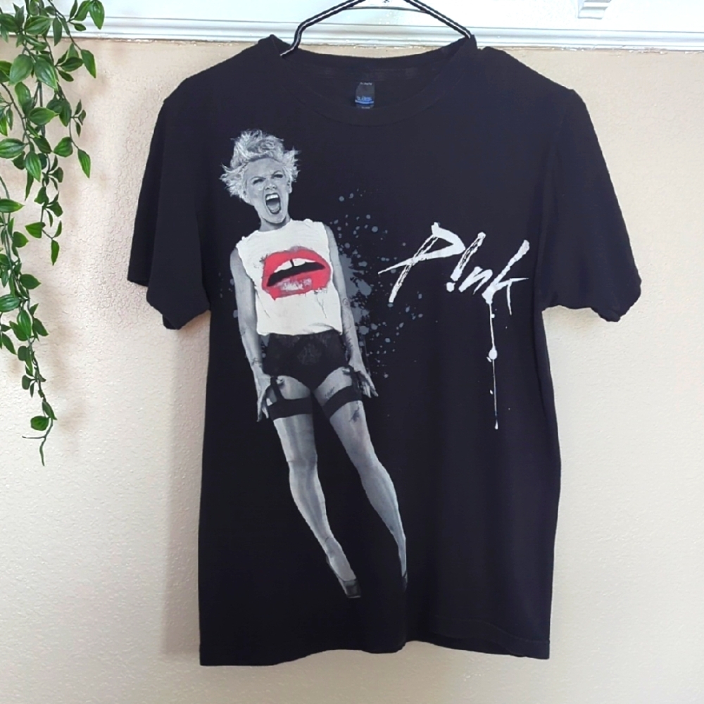 P!NK Singer/Artist Concert T-shirt. Truth About Love Tour 2013. Size S.